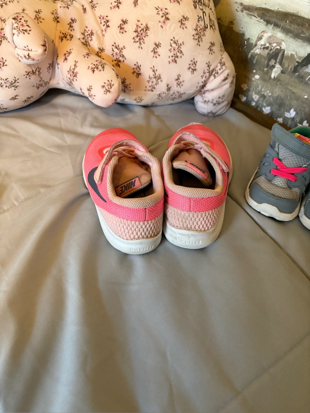 Nike Kids Pink and Light Pink Slip-On Sneakers